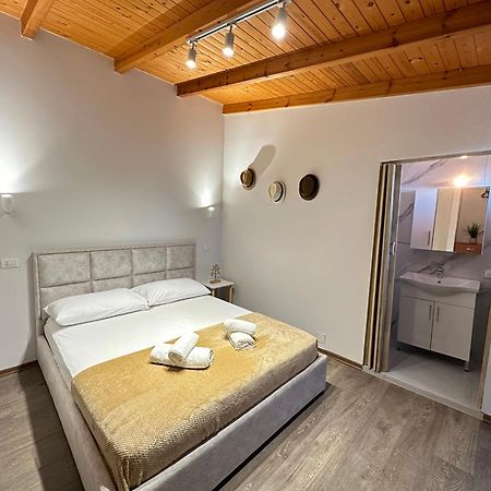 Anel Suites Vlorë Buitenkant foto