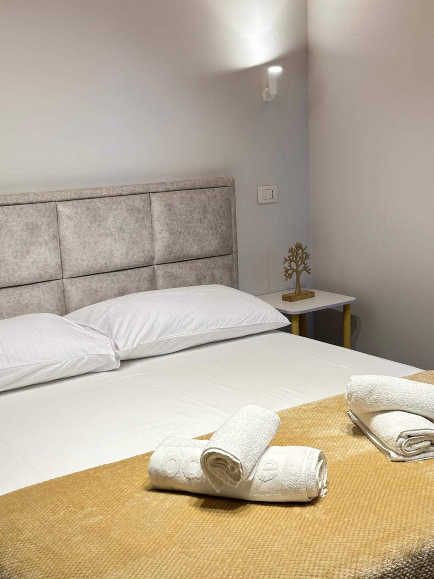 Anel Suites Vlorë Buitenkant foto