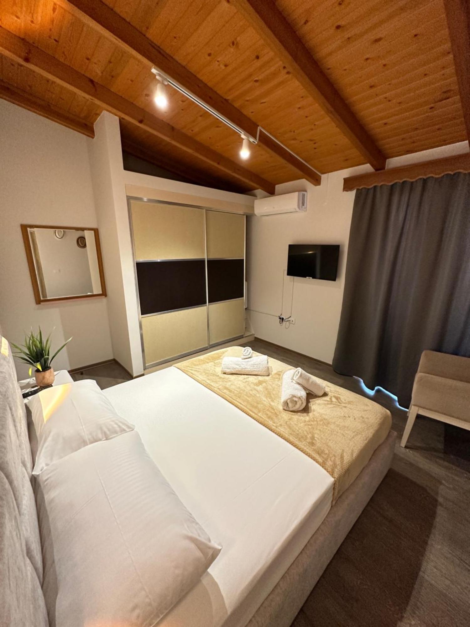 Anel Suites Vlorë Buitenkant foto