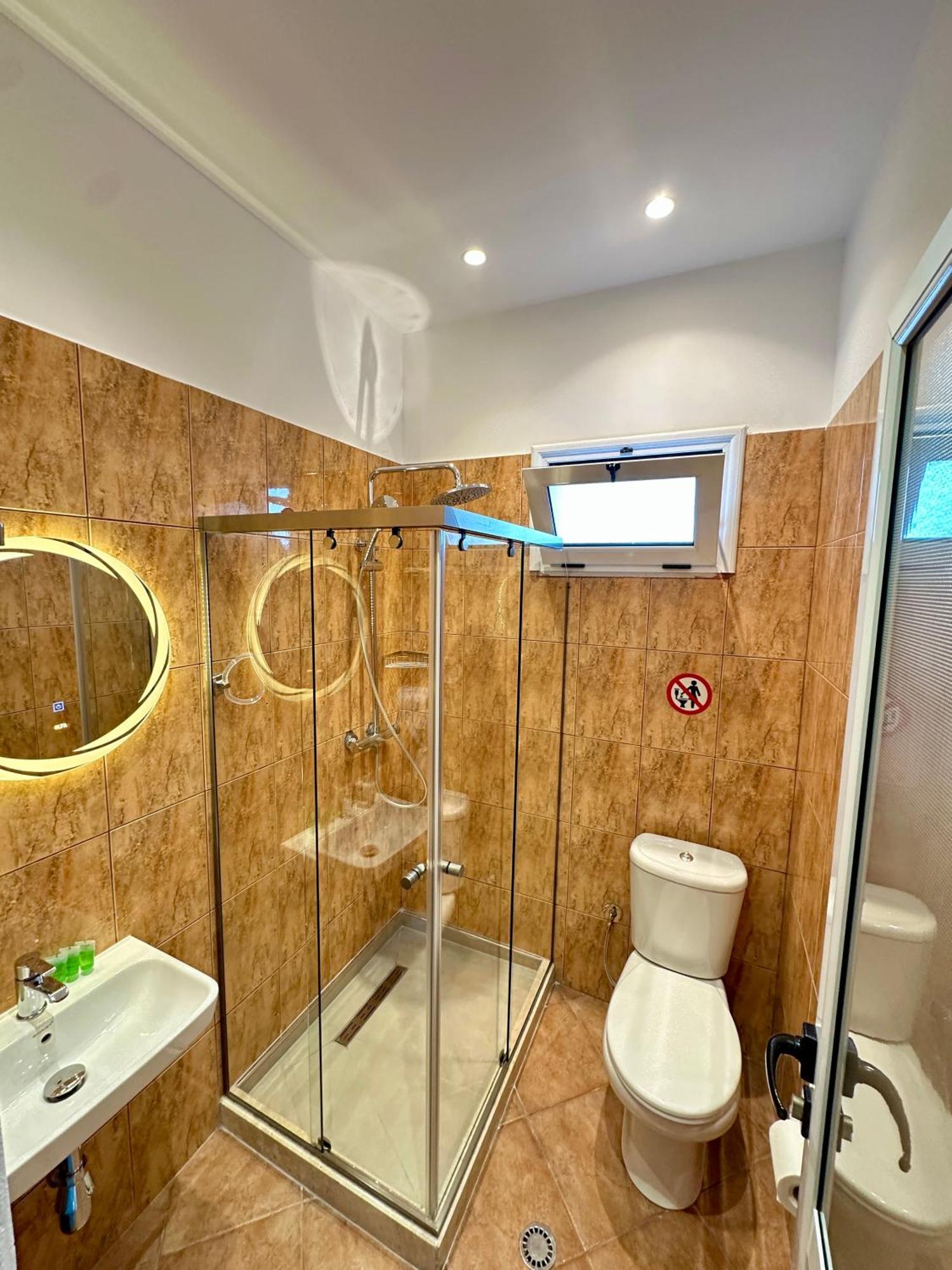 Anel Suites Vlorë Buitenkant foto
