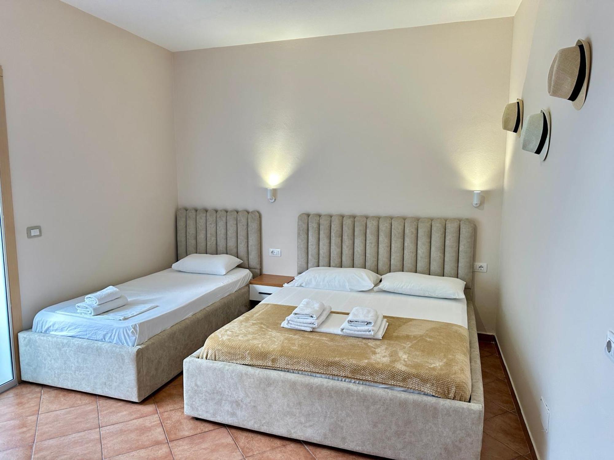 Anel Suites Vlorë Buitenkant foto